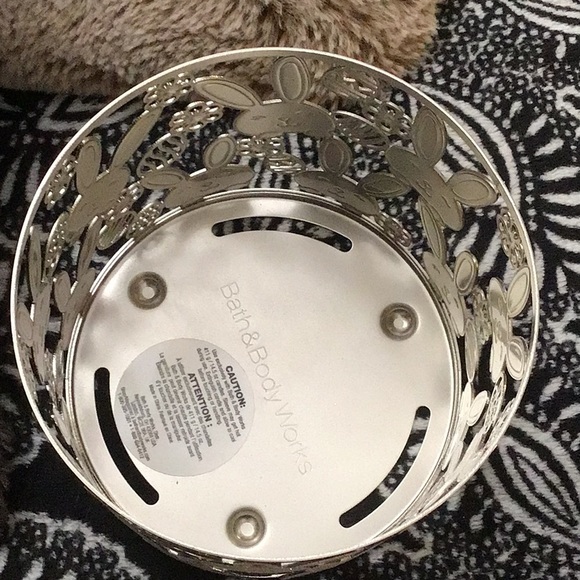 🐰 🐰 Bath and body works 2022 Easter bunnies 3 wick candle holder - Picture 3 of 3